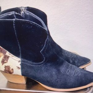 Dingo Navy and Brown Ankle Booties
